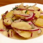 Viedenský zemiakový šalát k vyprážaným jedlám